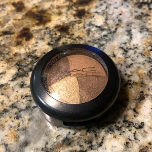 Mac quad eyeshadow